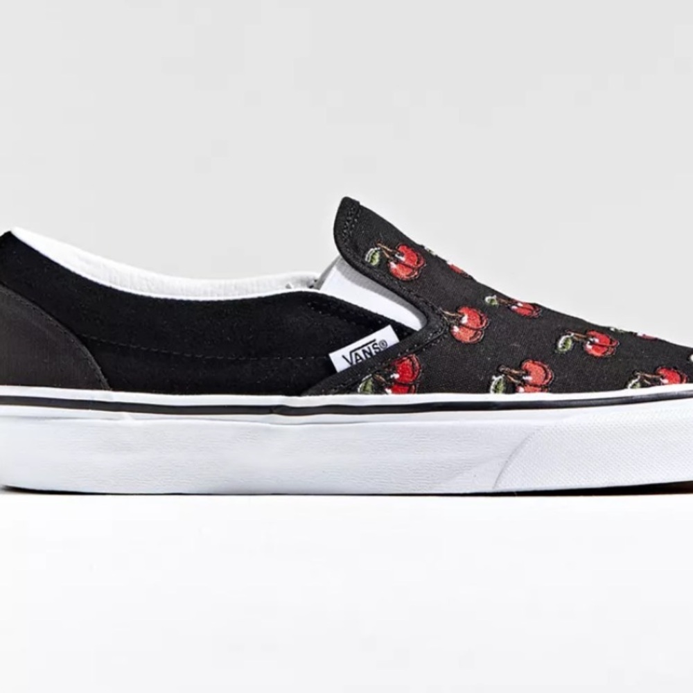 NWT Men’s Cherry Vans (size 11) - Picture 9 of 9